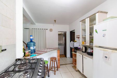 Casa à venda com 176m², 4 quartos e 2 vagas Casa à venda com 176m², 4 quartos e 2 vagasCozinha