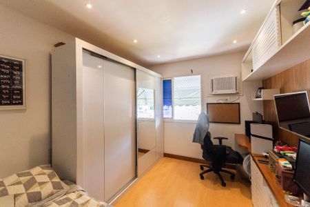 Apartamento à venda com 170m², 3 quartos e 2 vagasSuíte 2 (primeiro andar)