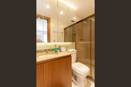 Apartamento à venda com 170m², 3 quartos e 2 vagasBanheiro Suíte 2 (primeiro andar)