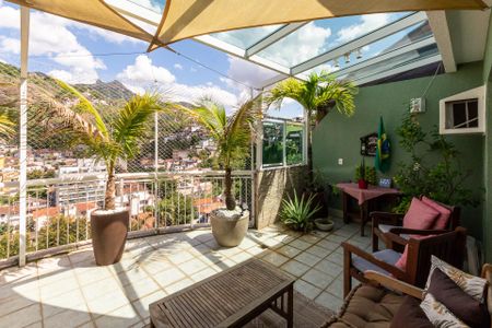 Apartamento à venda com 170m², 3 quartos e 2 vagasCobertura