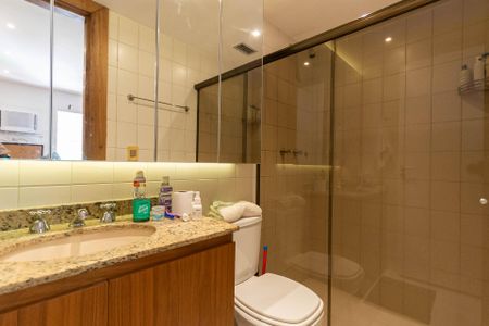 Apartamento à venda com 170m², 3 quartos e 2 vagasBanheiro Suíte 2 (primeiro andar)