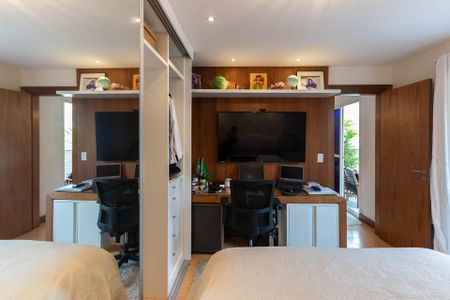 Apartamento à venda com 170m², 3 quartos e 2 vagasSuíte 1 (segundo andar)