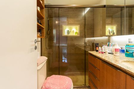 Apartamento à venda com 170m², 3 quartos e 2 vagasBanheiro Suíte 1 (segundo andar)