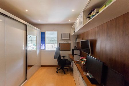 Apartamento à venda com 170m², 3 quartos e 2 vagasSuíte 2 (primeiro andar)