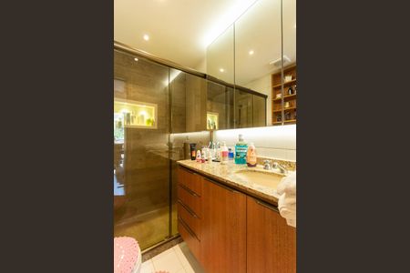 Apartamento à venda com 170m², 3 quartos e 2 vagasBanheiro Suíte 1 (segundo andar)