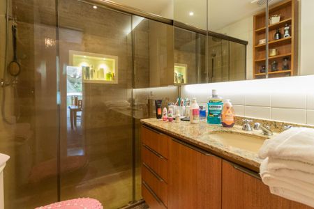 Apartamento à venda com 170m², 3 quartos e 2 vagasBanheiro Suíte 1 (segundo andar)