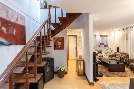 Apartamento à venda com 170m², 3 quartos e 2 vagasSala (primeiro andar)