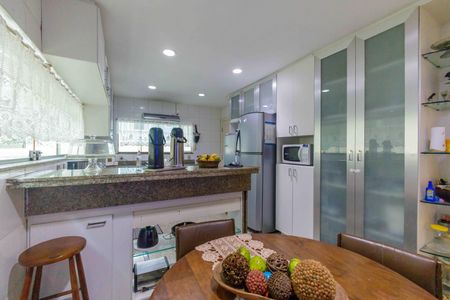 Casa de condomínio para alugar com 600m², 4 quartos e 4 vagasCozinha