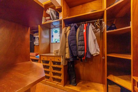 Casa de condomínio para alugar com 600m², 4 quartos e 4 vagasCloset da Suíte 1