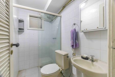 Casa de condomínio para alugar com 600m², 4 quartos e 4 vagasBanheiro de Serviço