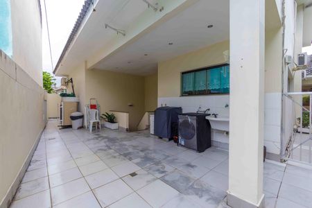 Casa de condomínio para alugar com 600m², 4 quartos e 4 vagasÁrea de Serviço