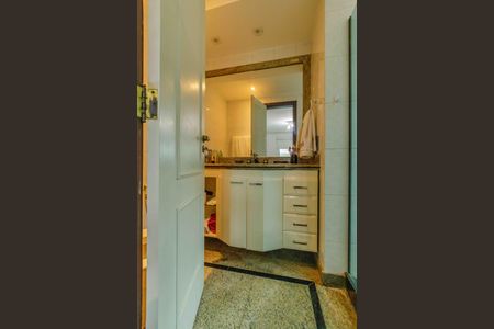 Casa de condomínio para alugar com 600m², 4 quartos e 4 vagasBanheiro da Suíte 3