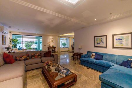 Casa de condomínio para alugar com 600m², 4 quartos e 4 vagasSala