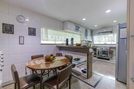 Casa de condomínio para alugar com 600m², 4 quartos e 4 vagasCozinha