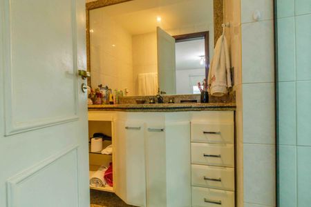 Casa de condomínio para alugar com 600m², 4 quartos e 4 vagasBanheiro da Suíte 3