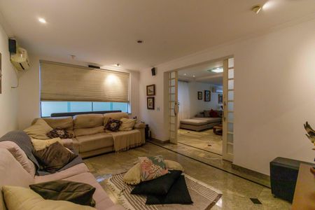 Casa de condomínio para alugar com 600m², 4 quartos e 4 vagasSala