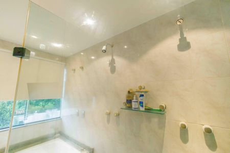 Casa de condomínio para alugar com 600m², 4 quartos e 4 vagasBanheiro da Suíte 1