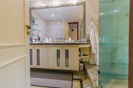 Casa de condomínio para alugar com 600m², 4 quartos e 4 vagasBanheiro da Suíte 1