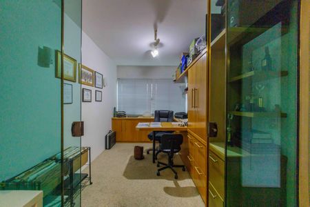 Casa de condomínio para alugar com 600m², 4 quartos e 4 vagasEscritório