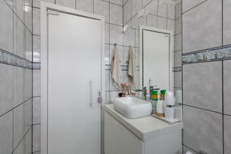 Casa à venda com 100m², 4 quartos e 2 vagas Casa à venda com 100m², 4 quartos e 2 vagasBanheiro 2