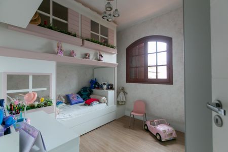 Casa à venda com 100m², 4 quartos e 2 vagas Casa à venda com 100m², 4 quartos e 2 vagasQuarto 2