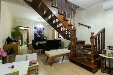 Casa à venda com 100m², 4 quartos e 2 vagas Casa à venda com 100m², 4 quartos e 2 vagasSala