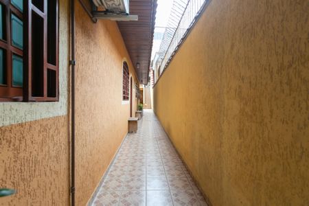 Casa à venda com 100m², 4 quartos e 2 vagas Casa à venda com 100m², 4 quartos e 2 vagasCorredor