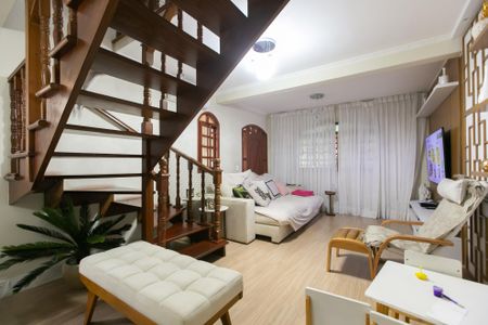 Casa à venda com 100m², 4 quartos e 2 vagas Casa à venda com 100m², 4 quartos e 2 vagasSala