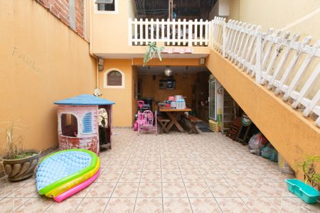 Casa à venda com 100m², 4 quartos e 2 vagas Casa à venda com 100m², 4 quartos e 2 vagasQuintal