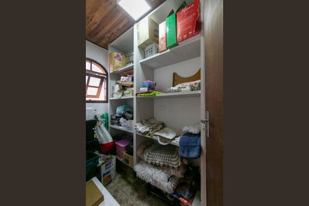 Casa à venda com 100m², 4 quartos e 2 vagas Casa à venda com 100m², 4 quartos e 2 vagasDespensa