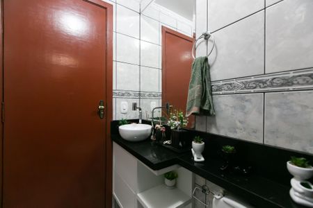 Casa à venda com 100m², 4 quartos e 2 vagas Casa à venda com 100m², 4 quartos e 2 vagasBanheiro 3