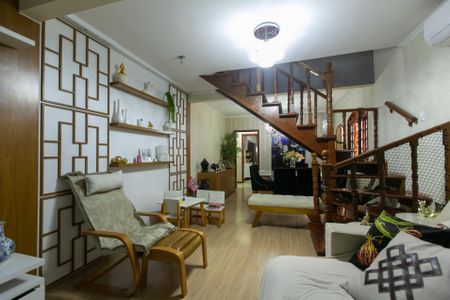 Casa à venda com 100m², 4 quartos e 2 vagas Casa à venda com 100m², 4 quartos e 2 vagasSala