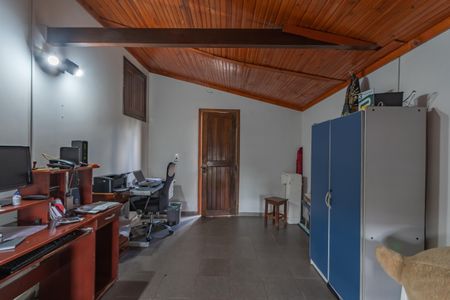 Casa à venda com 360m², 3 quartos e 2 vagasEscritório