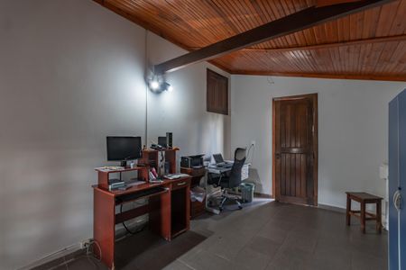 Casa à venda com 360m², 3 quartos e 2 vagasEscritório
