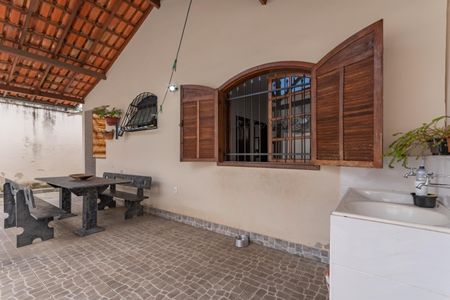 Casa à venda com 360m², 3 quartos e 2 vagasÁrea de Serviço