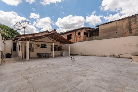 Casa à venda com 360m², 3 quartos e 2 vagasQuintal