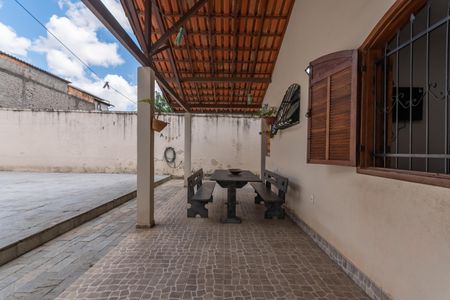 Casa à venda com 360m², 3 quartos e 2 vagasÁrea de Serviço