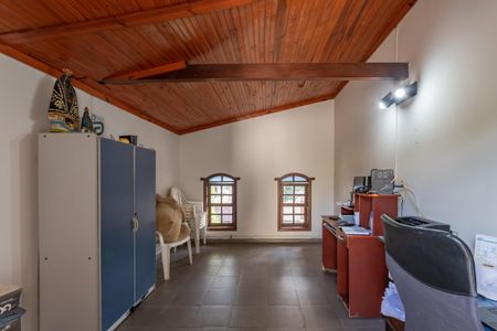 Casa à venda com 360m², 3 quartos e 2 vagasEscritório