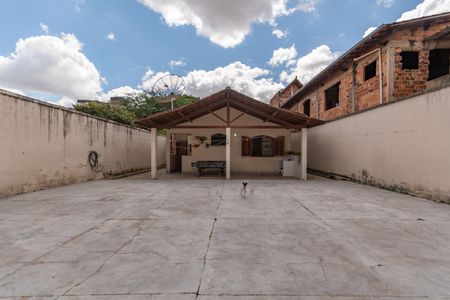 Casa à venda com 360m², 3 quartos e 2 vagasQuintal