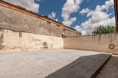 Casa à venda com 360m², 3 quartos e 2 vagasQuintal