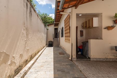 Casa à venda com 360m², 3 quartos e 2 vagasCorredor Lateral 2