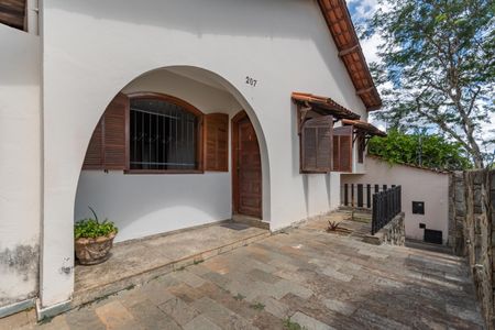 Casa à venda com 360m², 3 quartos e 2 vagasEntrada - Varanda