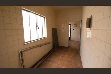 Casa à venda com 180m², 4 quartos e 1 vaga Casa à venda com 180m², 4 quartos e 1 vagaSala