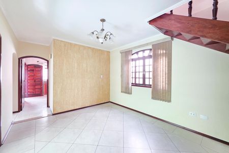 Casa para alugar com 236m², 3 quartos e 2 vagasSala