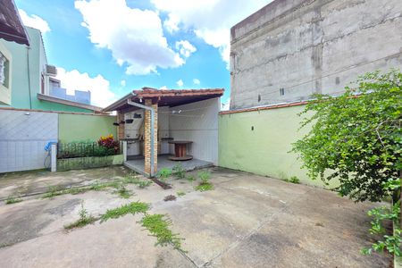 Casa para alugar com 236m², 3 quartos e 2 vagasQuintal