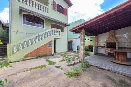 Casa para alugar com 236m², 3 quartos e 2 vagasQuintal