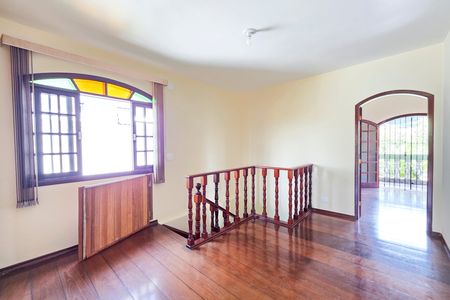 Casa para alugar com 236m², 3 quartos e 2 vagasSala