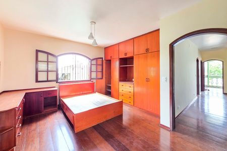 Casa para alugar com 236m², 3 quartos e 2 vagasSuíte