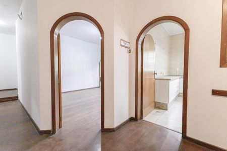 Casa para alugar com 500m², 7 quartos e 2 vagasCorredor