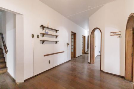 Casa para alugar com 500m², 7 quartos e 2 vagasCorredor